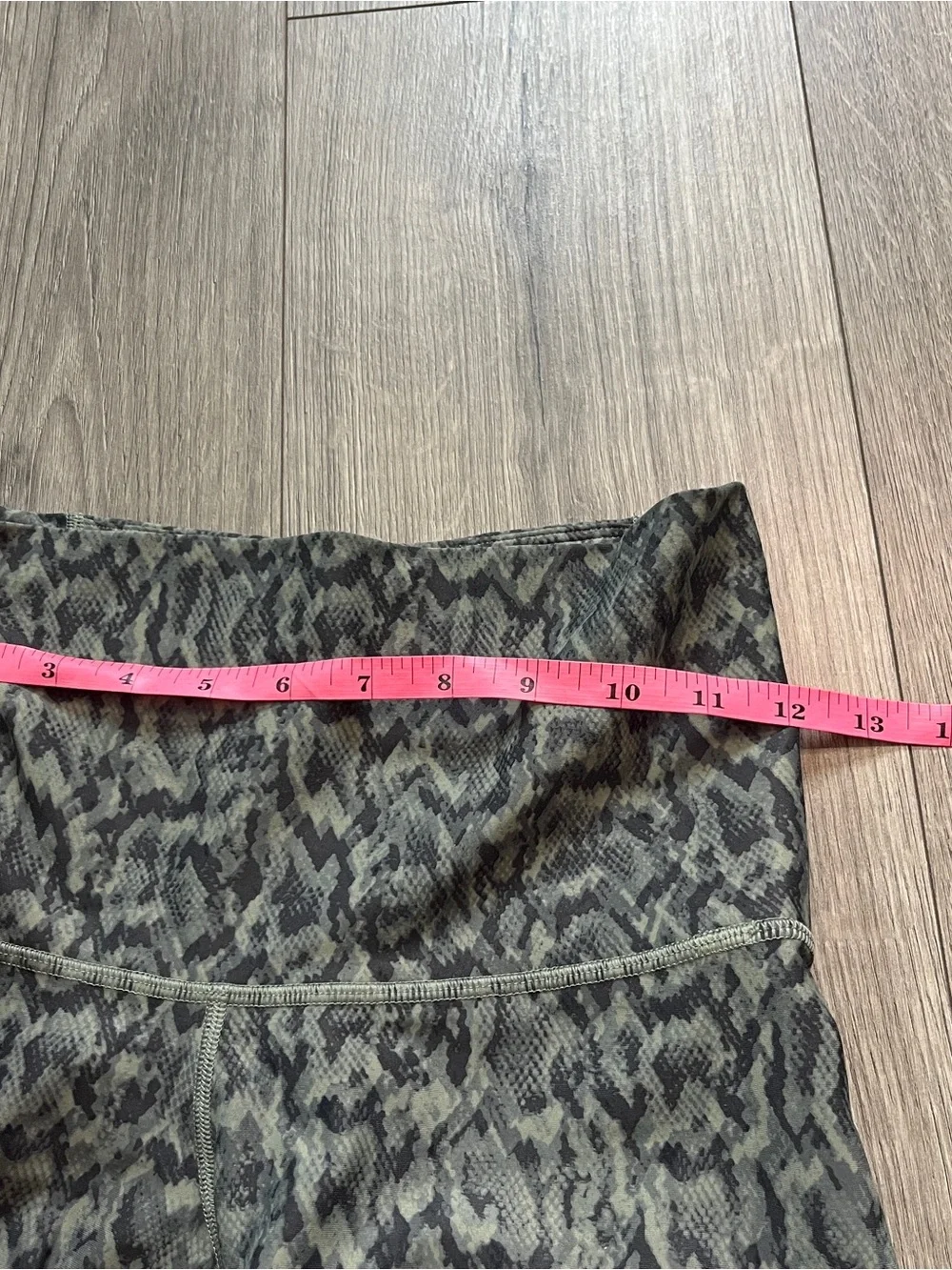 Old Navy Womens High-Waist Green Snake Print Bike Shorts Powersoft Size XS